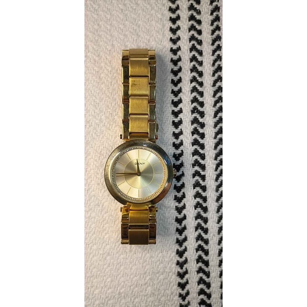 DKNY NY2286 Women’s Gold Stainless Steel Watch New Battery pre owned